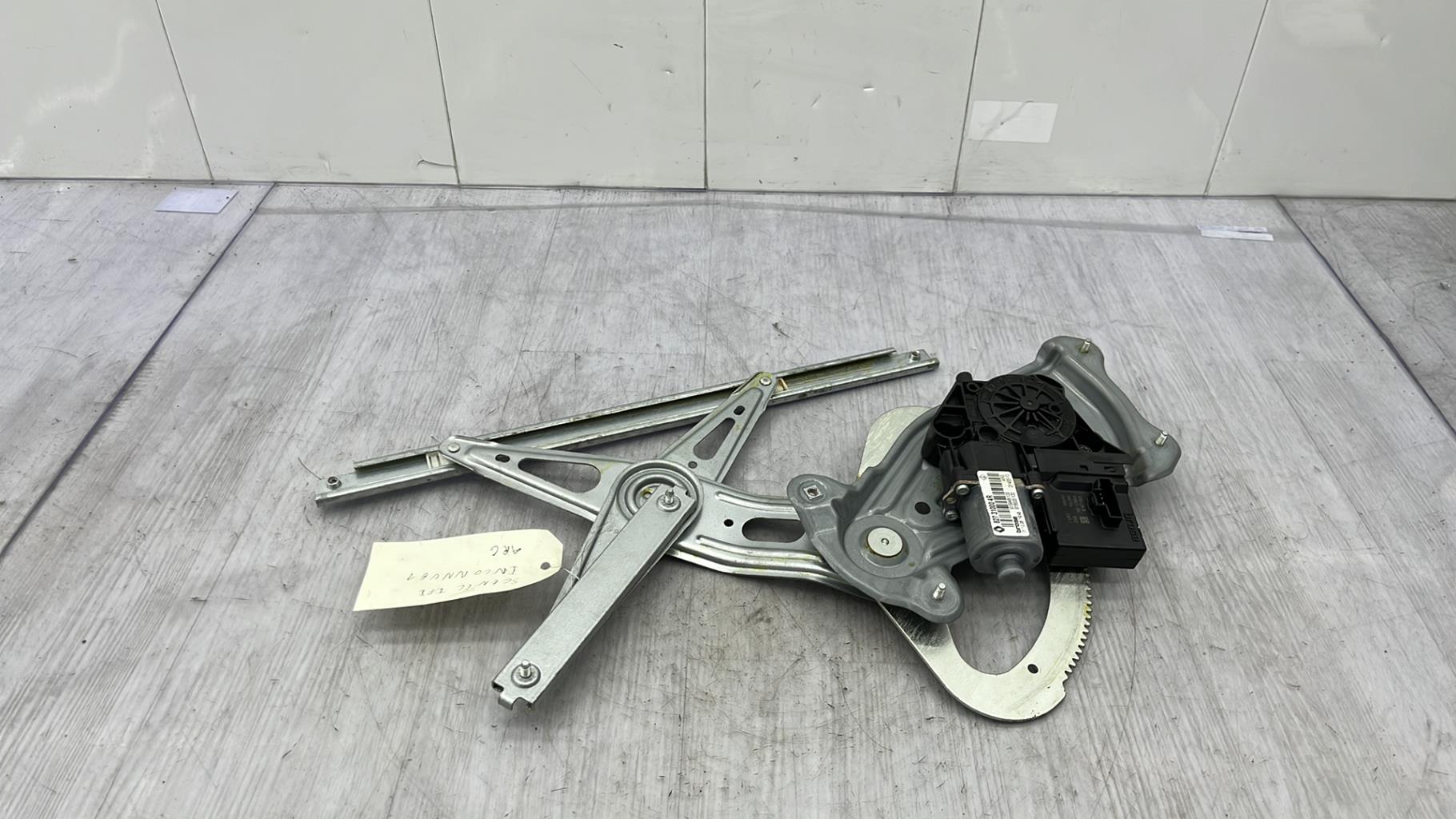 Alzacristalli elettrico posteriore sinistro RENAULT SCENIC 3 PHASE 1 Diésel - 1