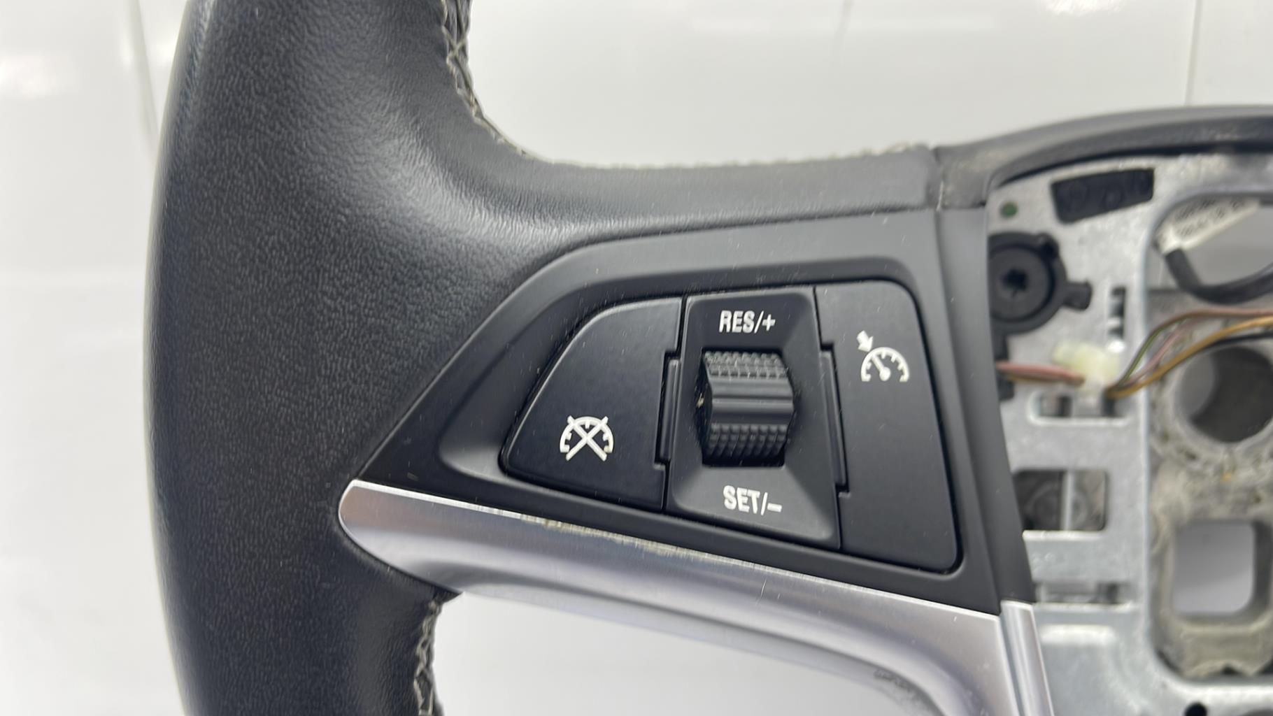 Volant OPEL MERIVA B PHASE 1 Essence - 1