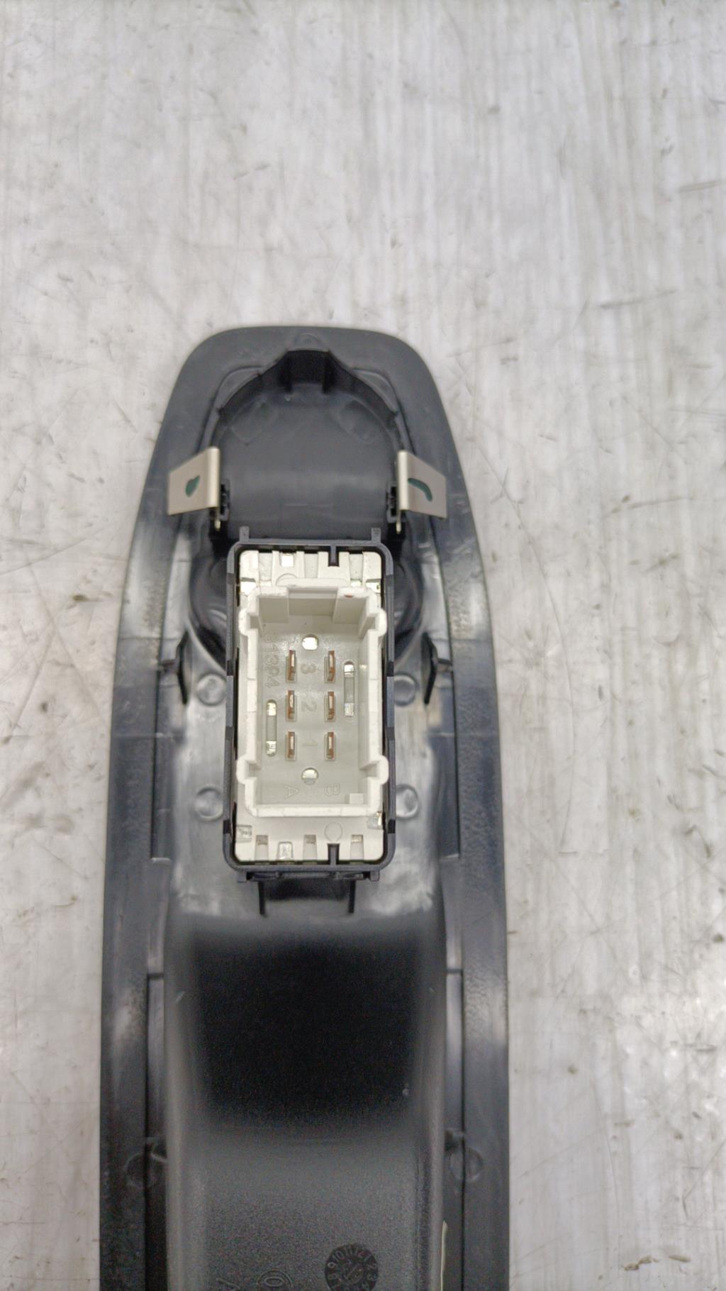 Interruttore lavacristalli anteriore destro PEUGEOT 208 1 PHASE 1 Diésel - 1