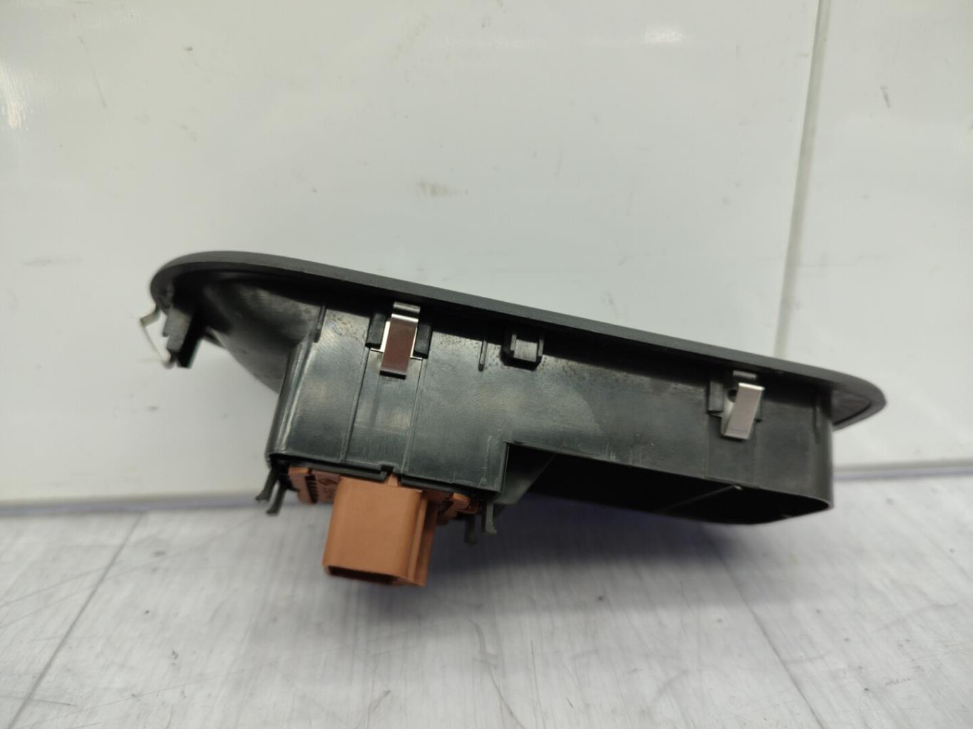 Interruttore lavacristalli anteriore sinistro RENAULT CLIO 3 PHASE 2 Diésel - 1