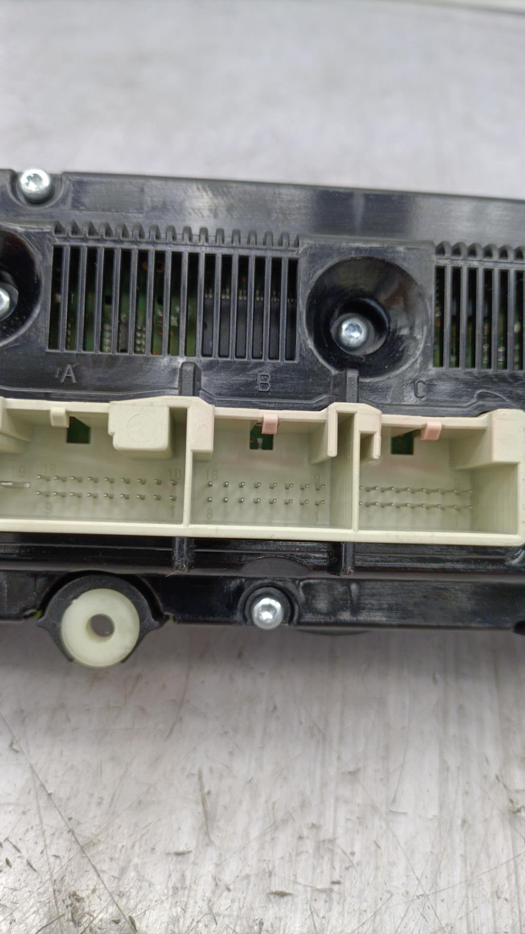 Commande chauffage VOLKSWAGEN PASSAT 5 Diesel - 1