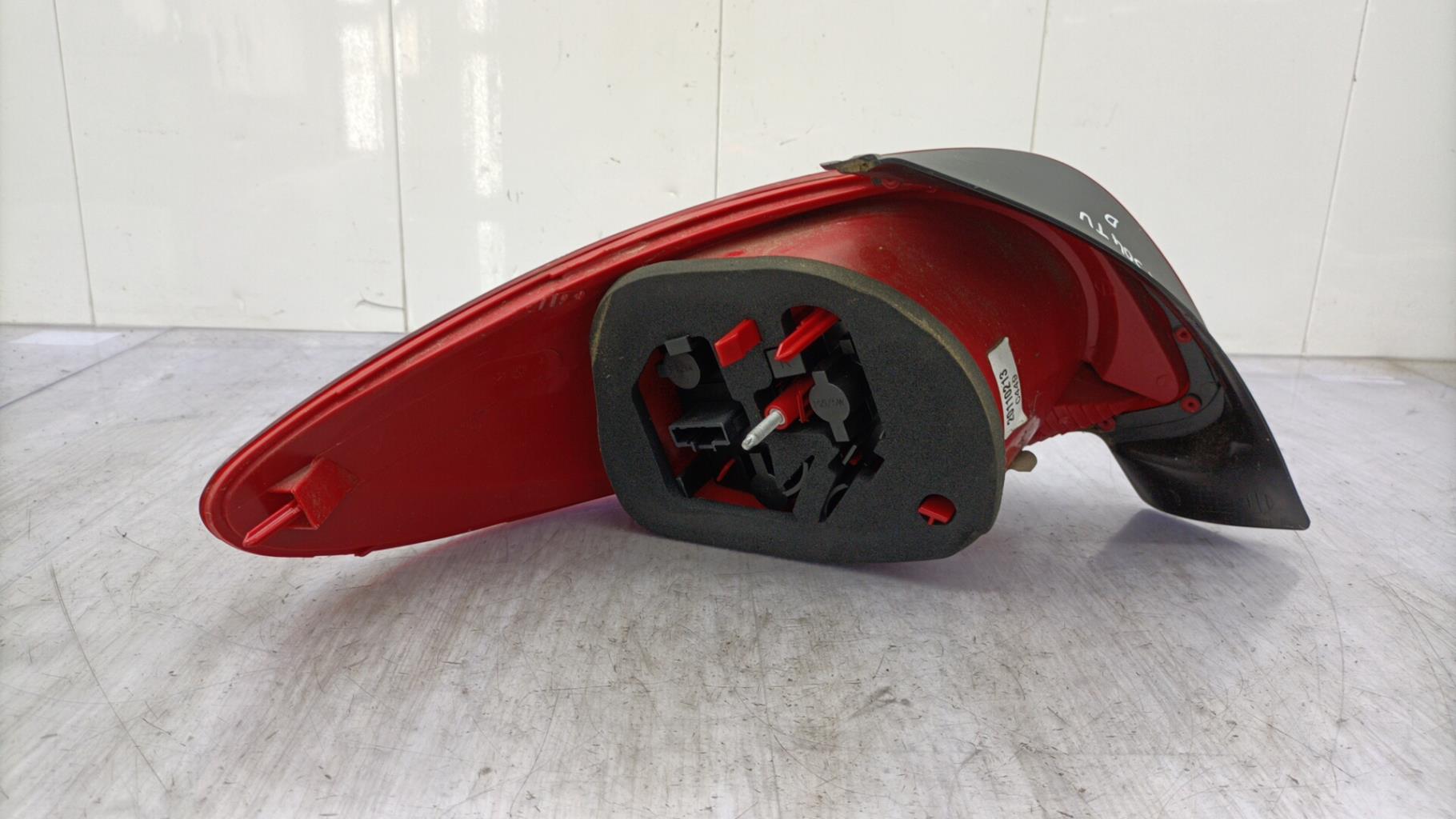 Fanale posteriore principale destro (luci) PEUGEOT 206+ Gasolina - 1