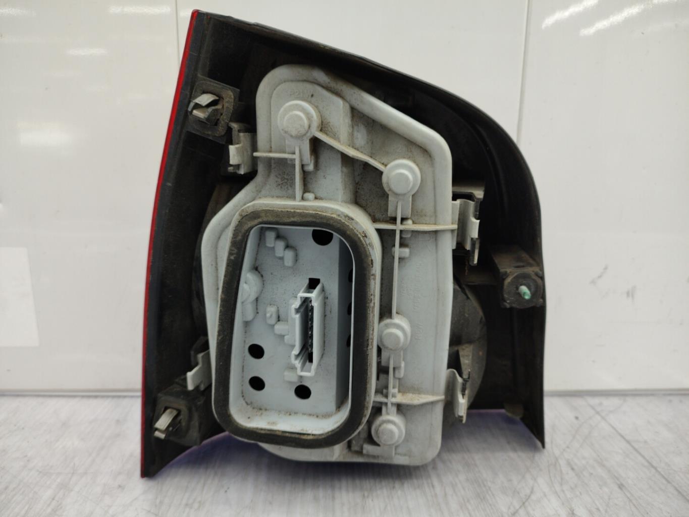 Fanale posteriore principale destro (luci) VOLKSWAGEN POLO 4 PHASE 1 Gasolina - 1