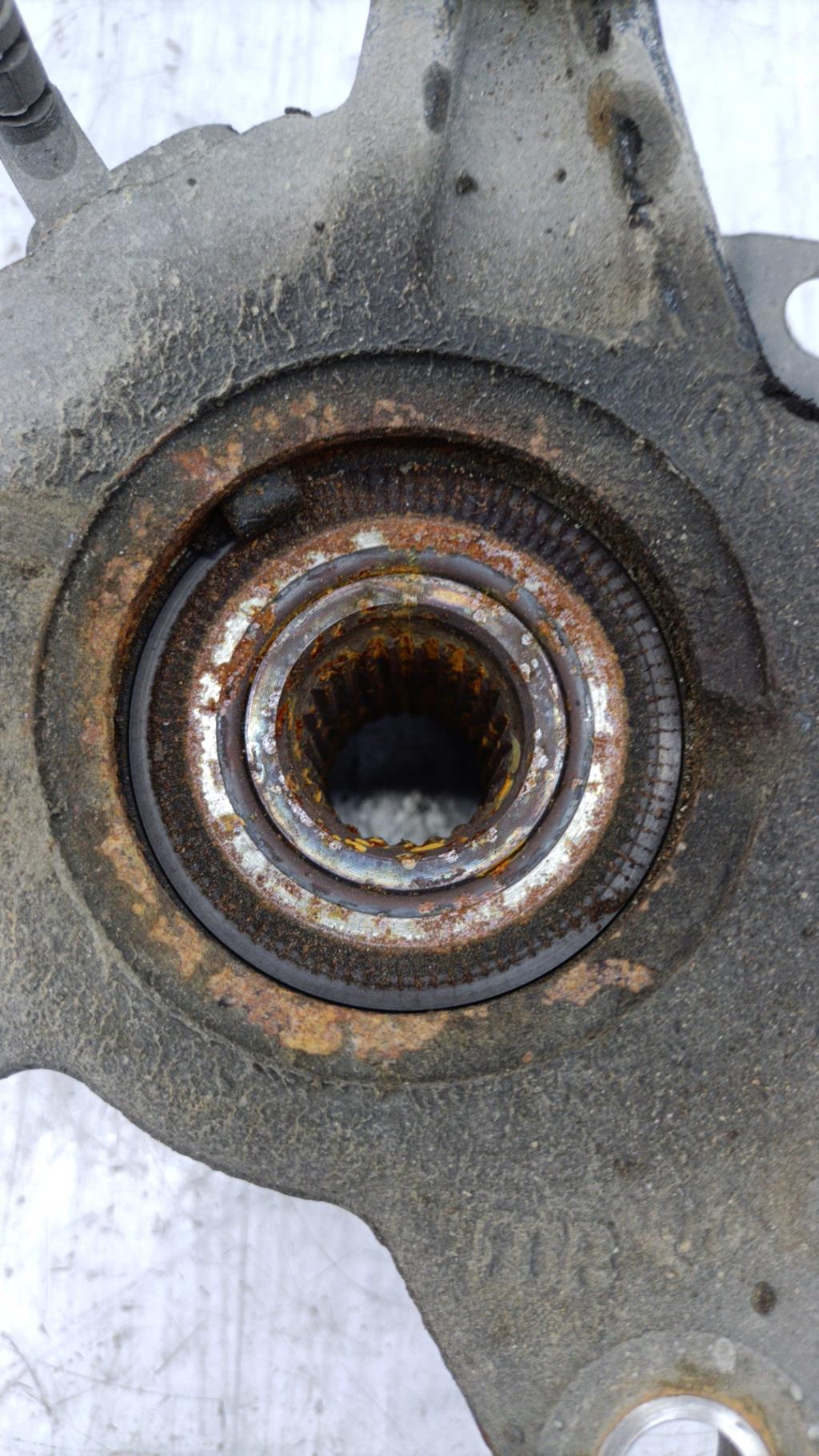 Fusee avant droit RENAULT CLIO 4 PHASE 1 Diesel - 1