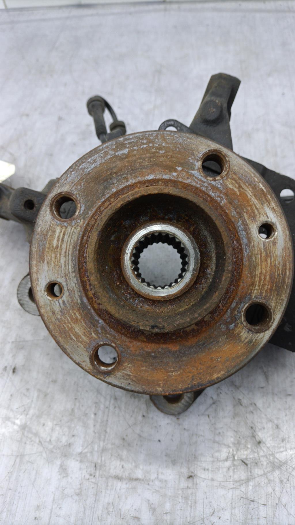 Fusee avant gauche RENAULT CLIO 4 PHASE 1 Diesel - 1