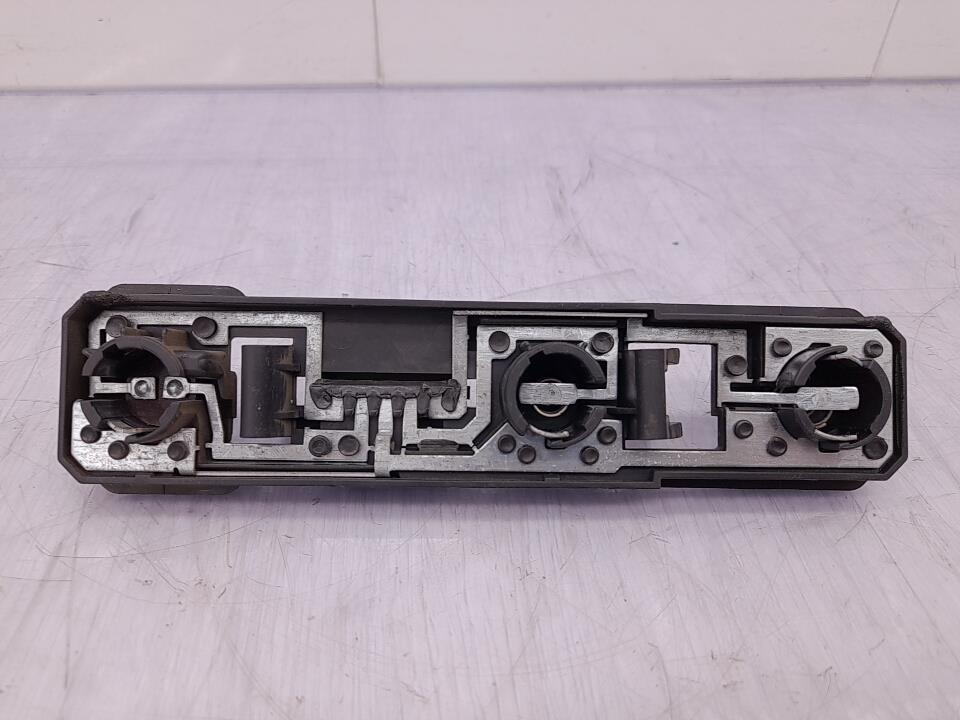 Base portalampade fanale posteriore destro PEUGEOT 306 BREAK Diésel - 1
