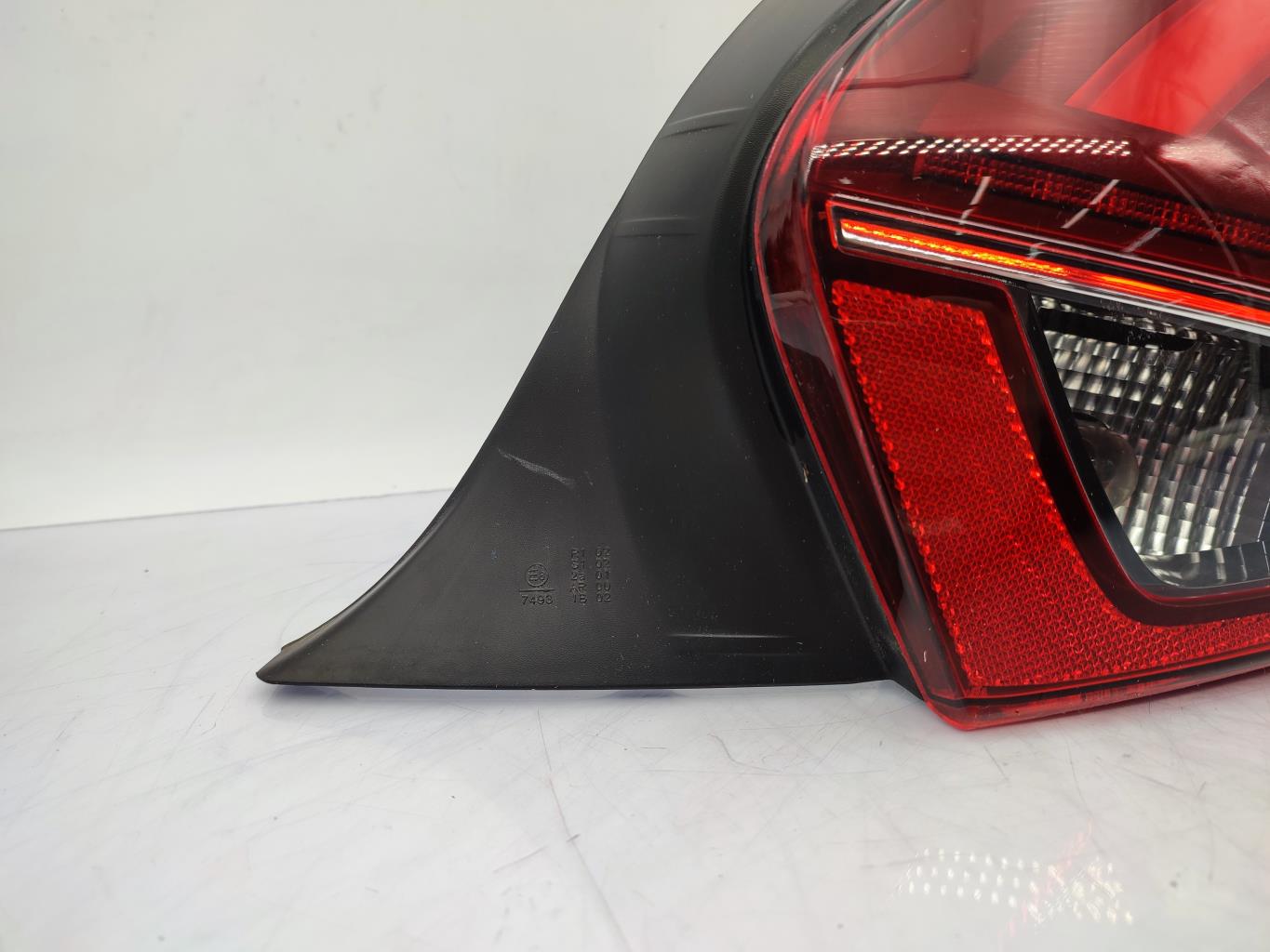 Fanale posteriore principale destro (luci) PEUGEOT 208 1 PHASE 2 Diésel - 1