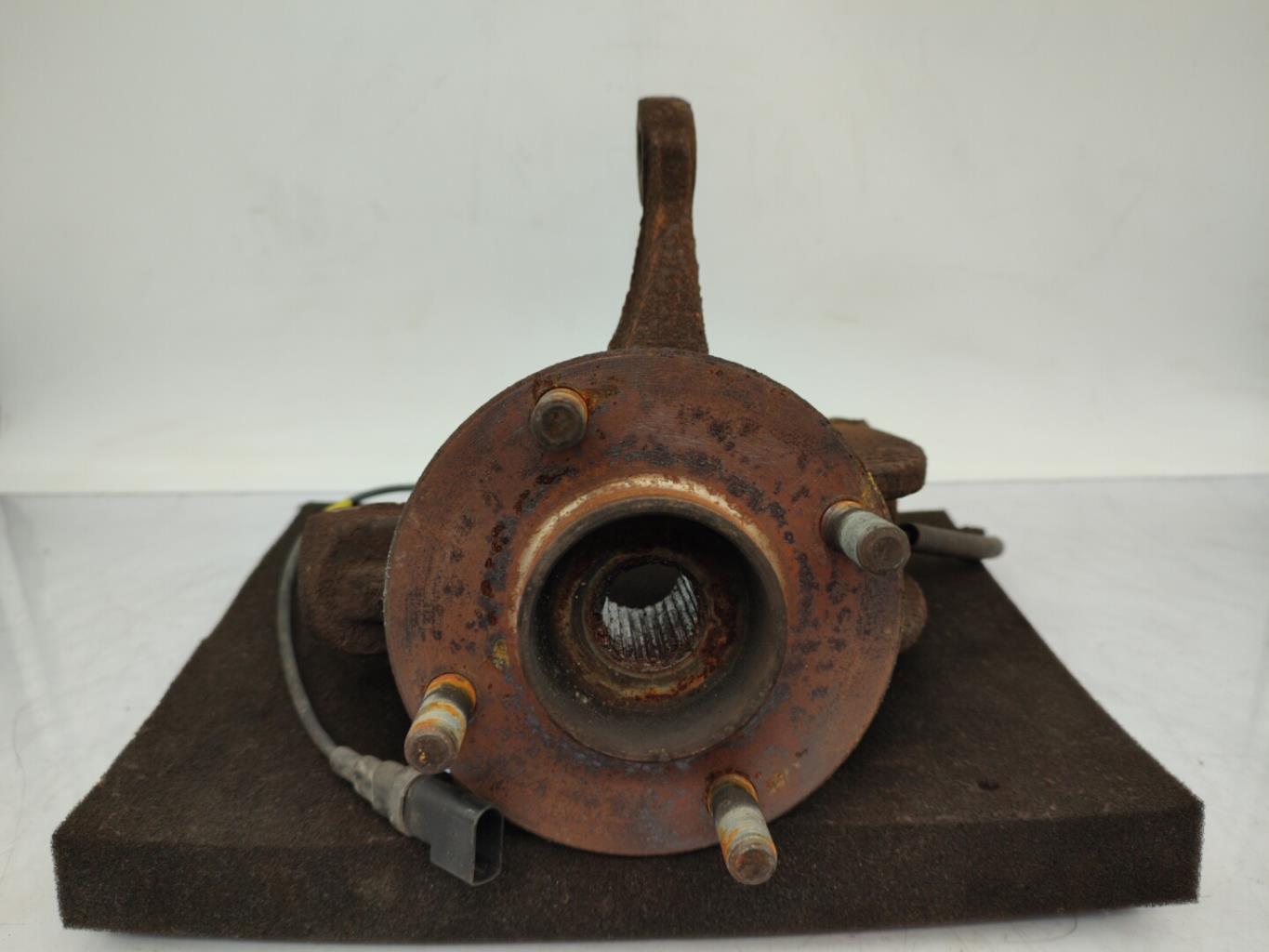 Fusee avant droit FORD FIESTA 5 PHASE 1 Diesel - 1