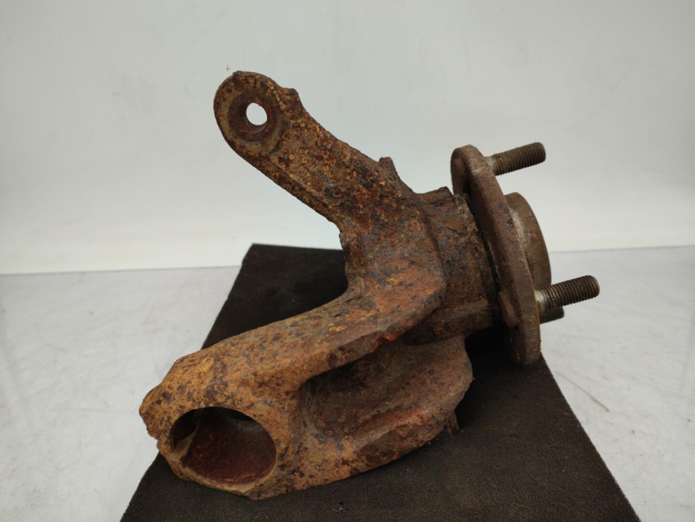 Fusee avant gauche FORD FIESTA 4 PHASE 2 Diesel - 1