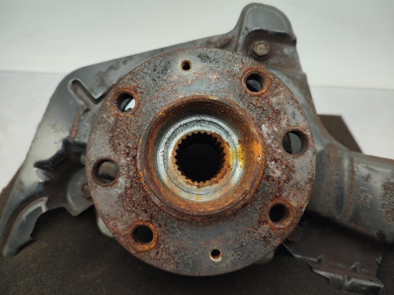 Fusee avant gauche OPEL CORSA E Essence - 1