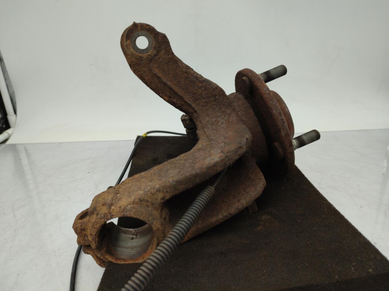 Fusee avant gauche FORD FIESTA 5 PHASE 1 Diesel - 1