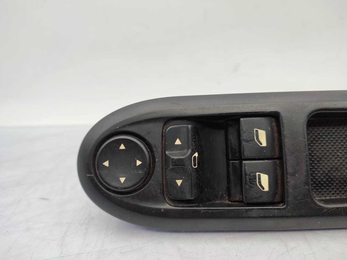 Interruttore lavacristalli anteriore sinistro PEUGEOT 407 PHASE 1 Diésel - 1