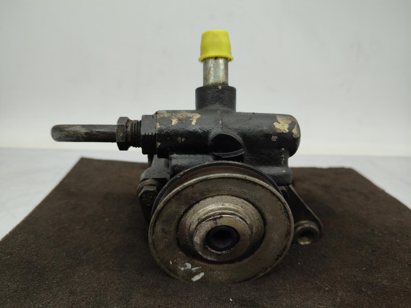Pompe de direction PEUGEOT 405  - 1