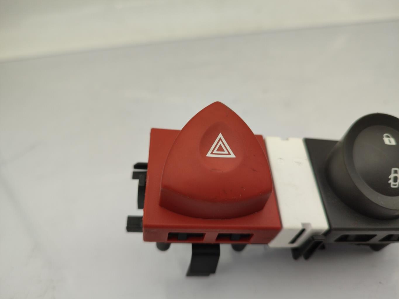 Bouton de warning RENAULT MEGANE 2 PHASE 2 Essence - 1