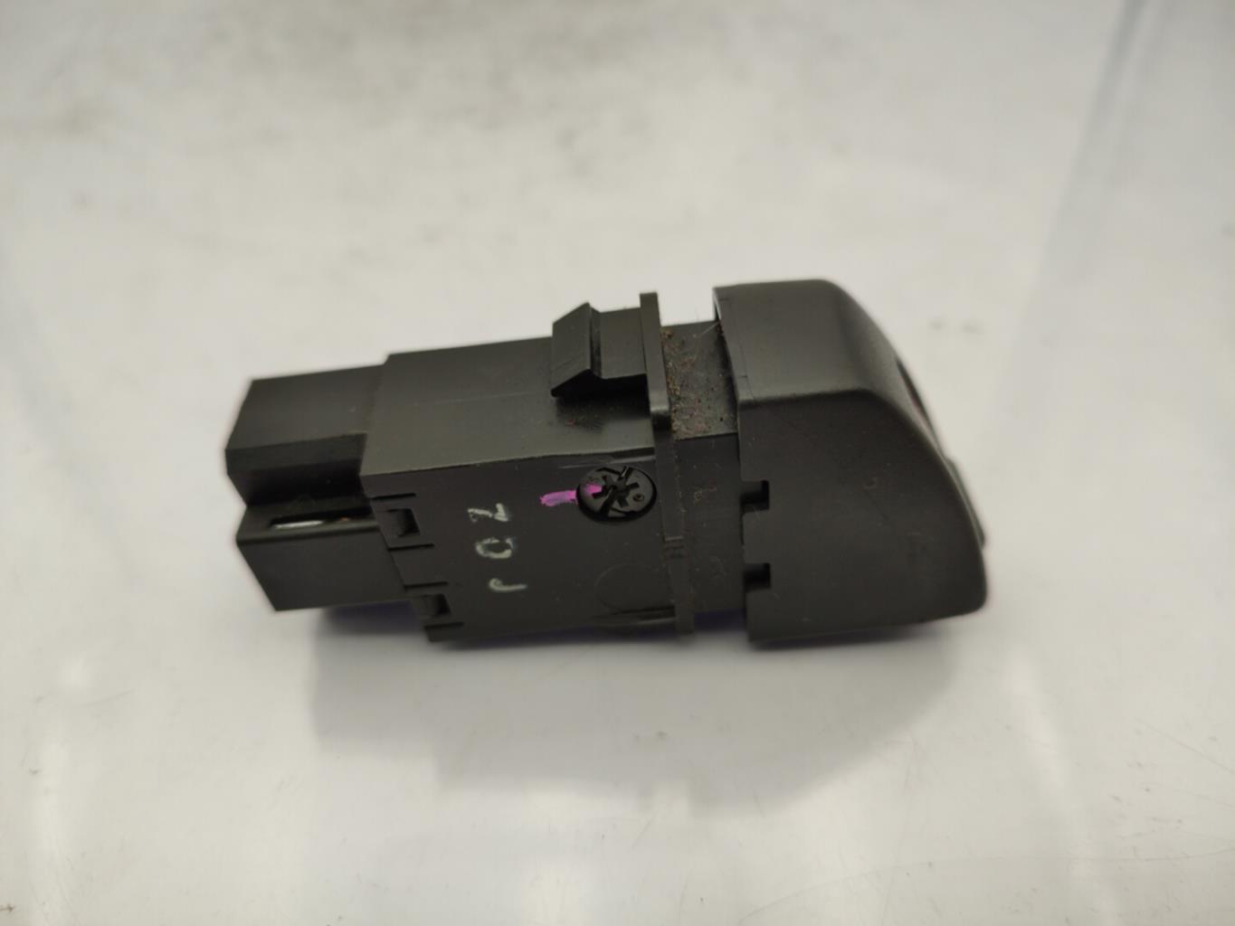 Bouton de warning NISSAN MICRA 2 PHASE 4 Essence - 1