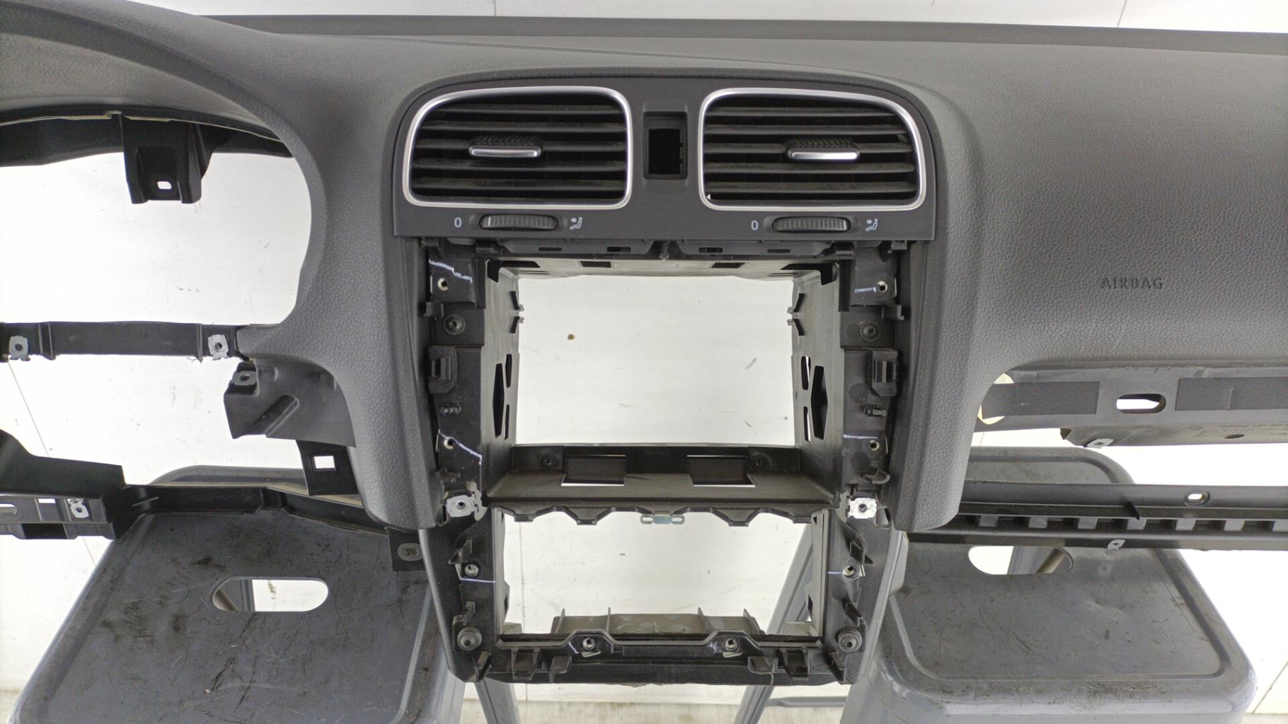 Tableau de bord VOLKSWAGEN GOLF 6 Diesel - 1