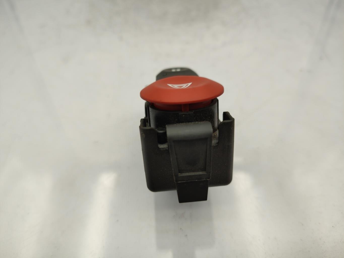 Bouton de warning RENAULT KANGOO 2 PHASE 1 Essence - 1