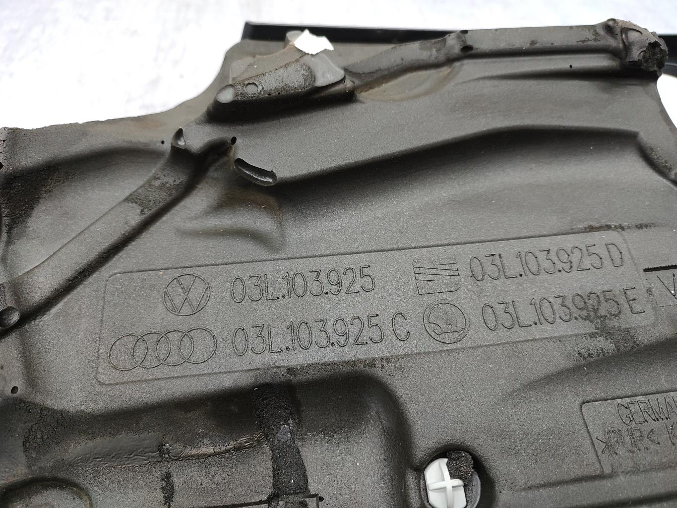 Cache moteur  VOLKSWAGEN PASSAT 5 BREAK Diesel - 1