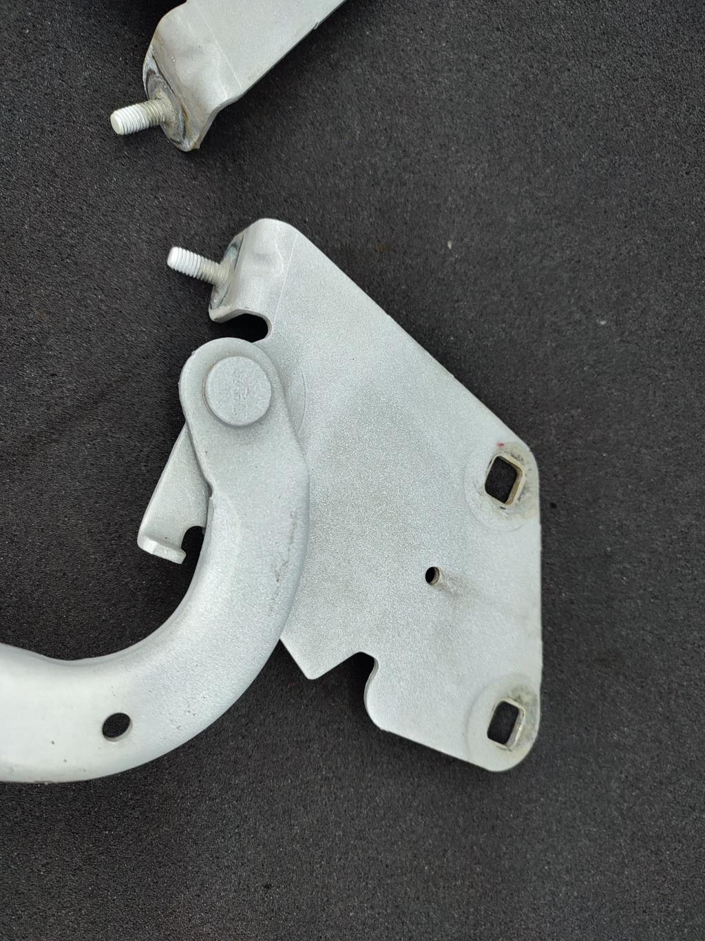 Charniere de capot RENAULT MEGANE 3 PHASE 1 BREAK Diesel - 1