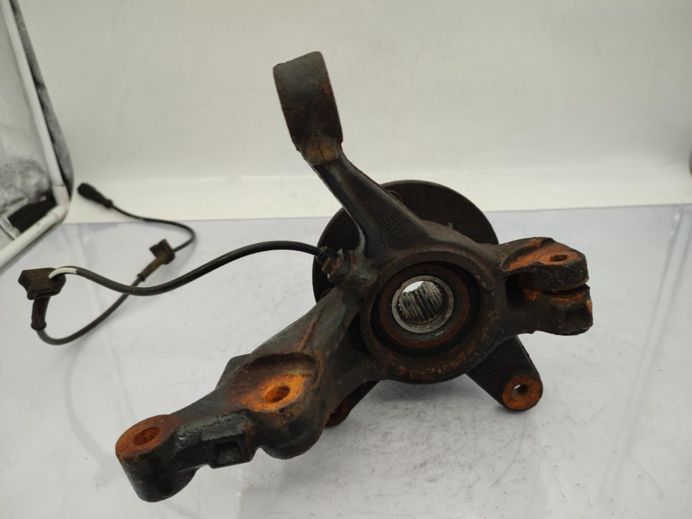 Fusee avant gauche FORD FIESTA 6 PHASE 1 Essence - 1