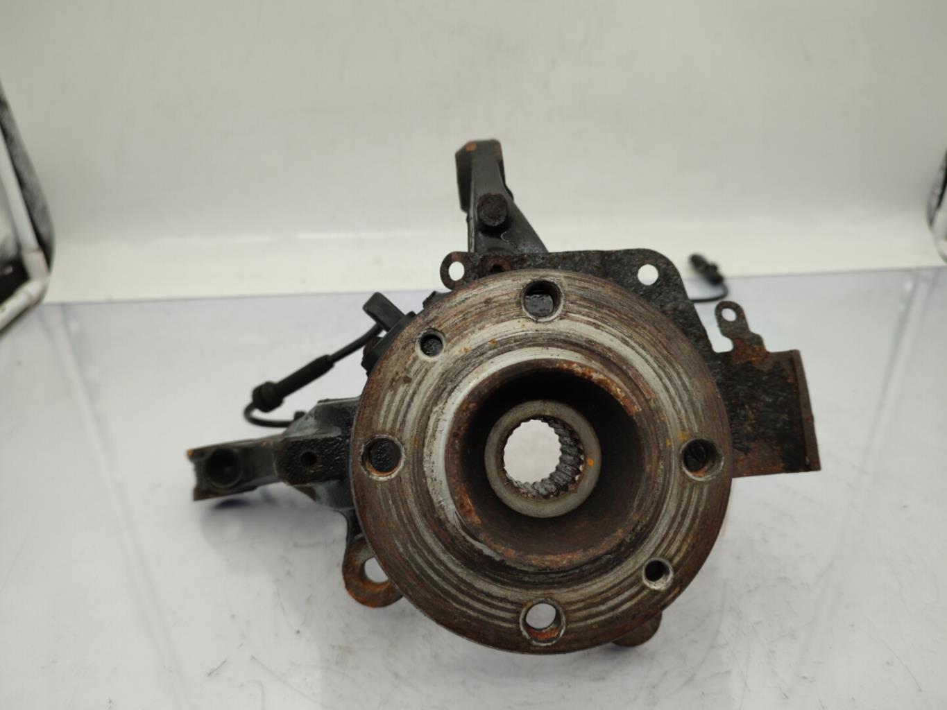 Fusee avant gauche RENAULT CLIO 4 PHASE 1 Diesel - 1