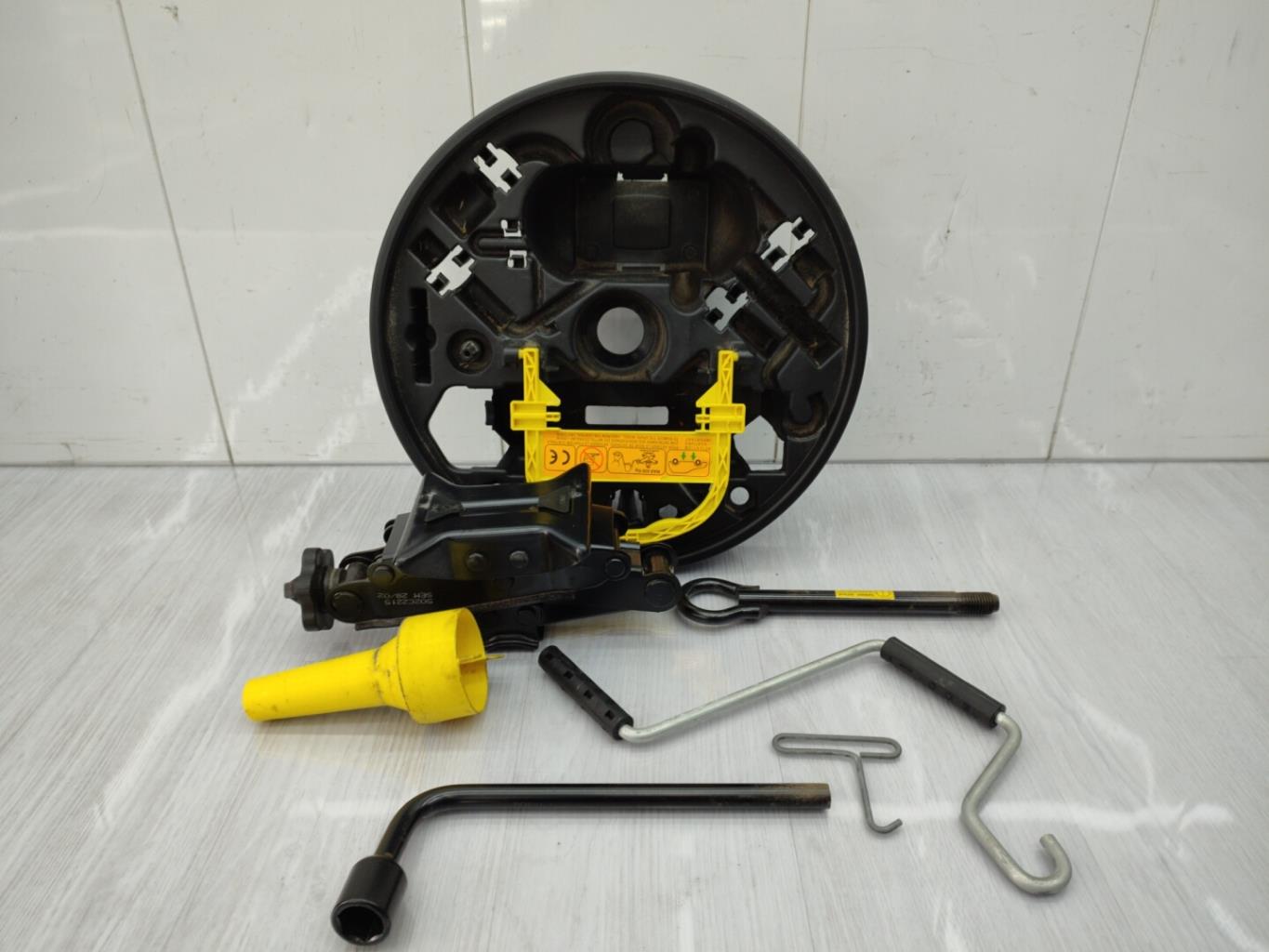 Cric (Ensemble depannage) RENAULT CLIO 2 PHASE 2 Essence - 1
