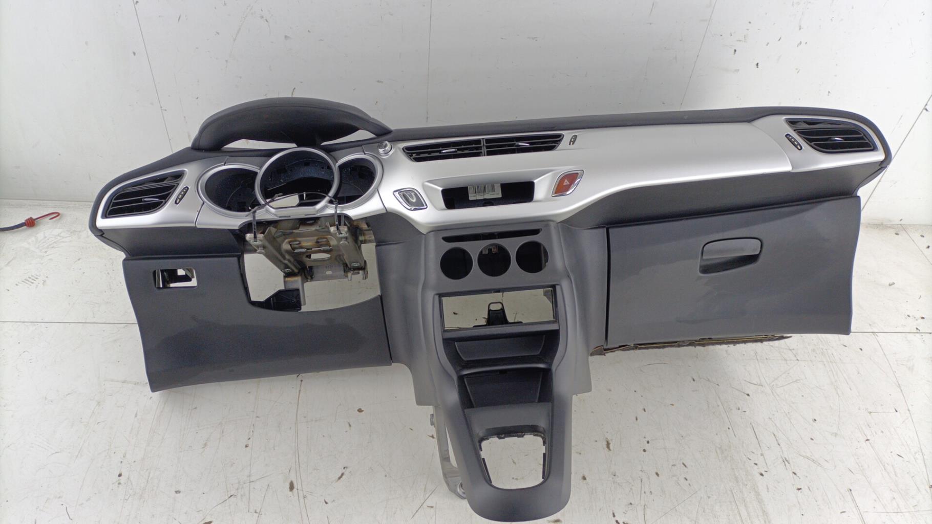 Tableau de bord CITROEN C3 2 PHASE 1 Diesel - 1