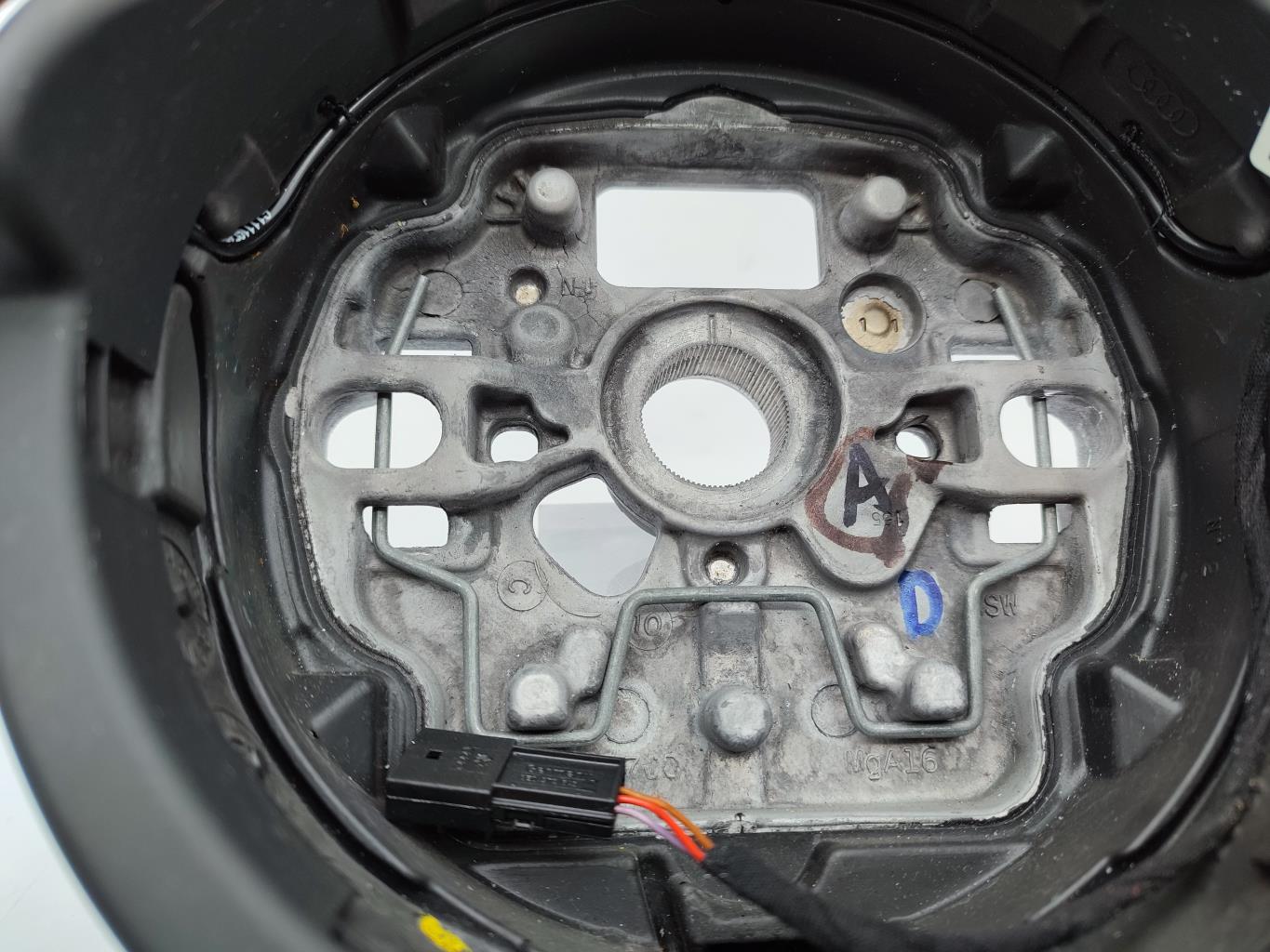 Volant AUDI A1 1 PHASE 1 Essence - 1