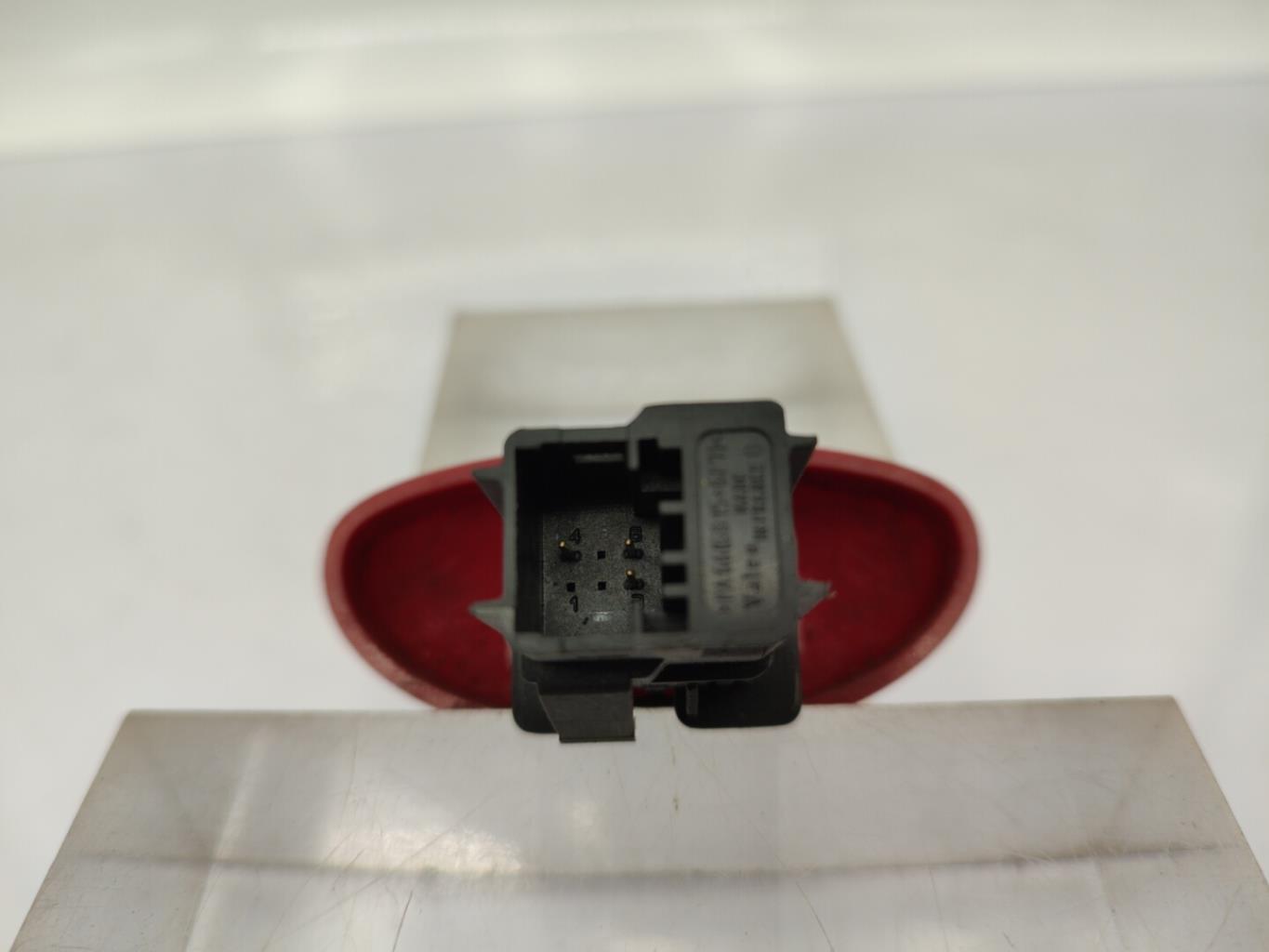 Bouton de warning PEUGEOT 206 PHASE 1 Diesel - 1