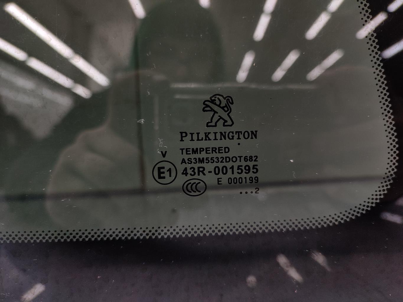 Custode arriere droit PEUGEOT 208 1 PHASE 1 Diesel - 1