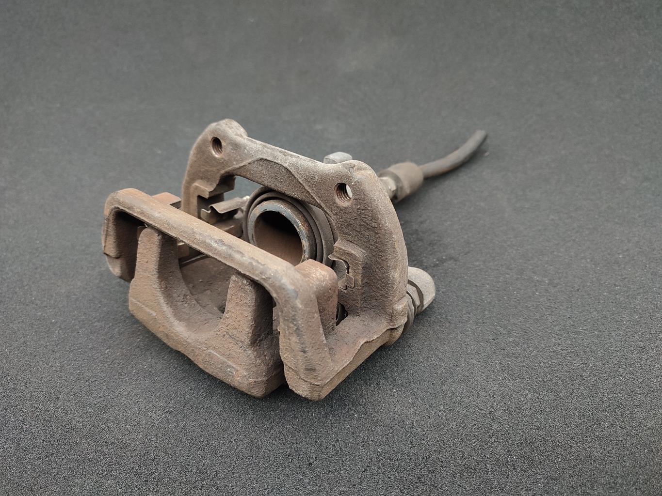 Pinza freni posteriore sinistra BMW SERIE 1 E87 PHASE 1 Diésel - 1