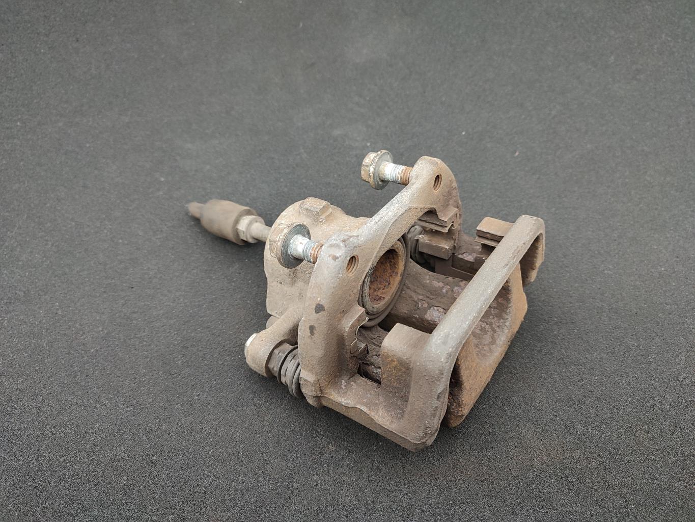 Pinza freni posteriore sinistra BMW SERIE 1 E87 PHASE 1 Diésel - 1