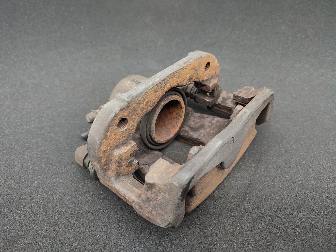 Pinza freni anteriore destra BMW SERIE 1 E87 PHASE 1 Diésel - 1