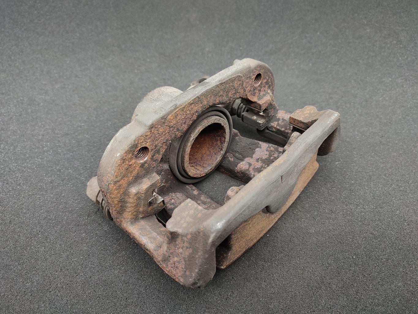 Pinza freni anteriore sinistra BMW SERIE 1 E87 PHASE 1 Diésel - 1