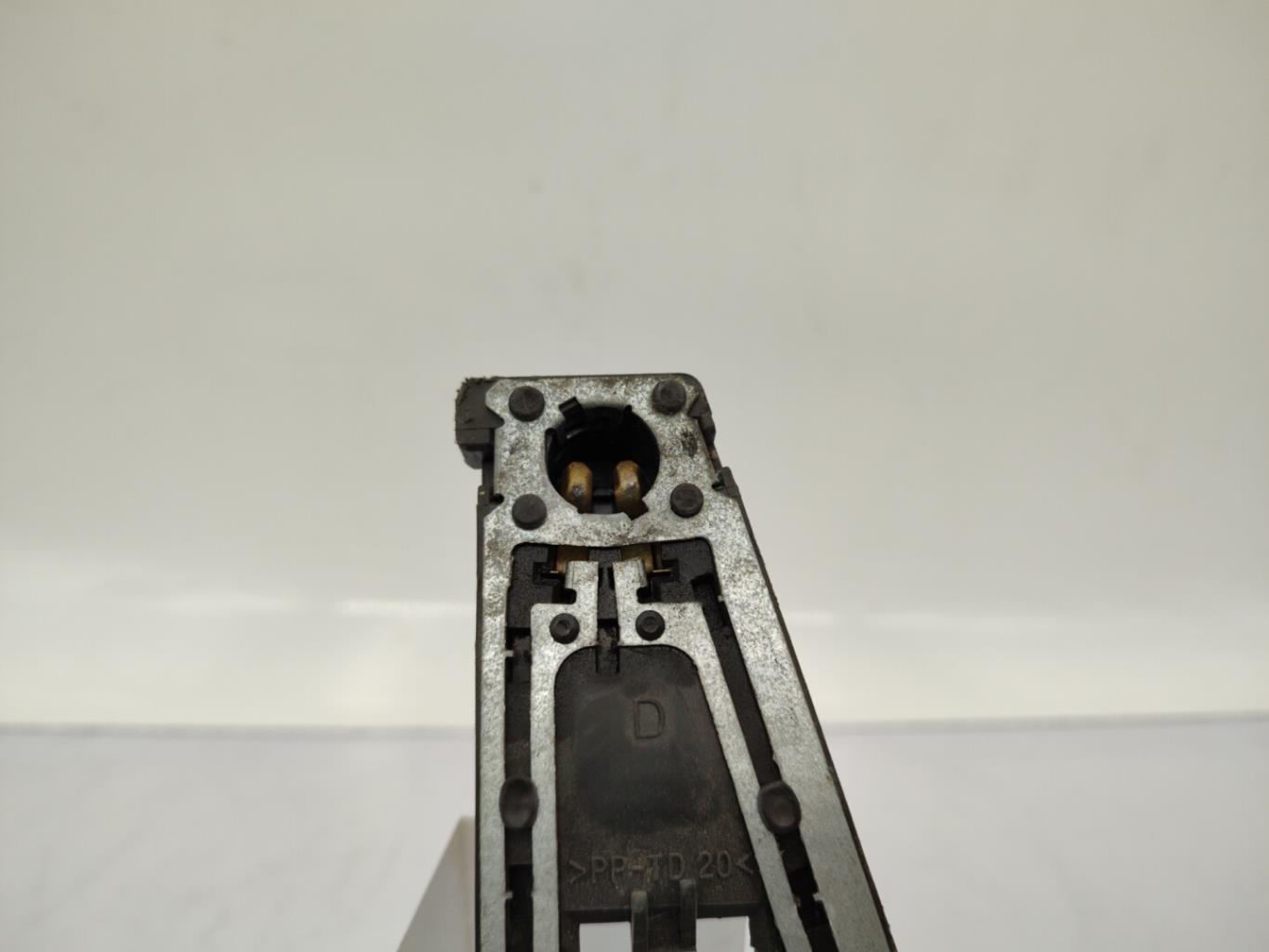 Base portalampade fanale posteriore destro RENAULT LAGUNA 1 PHASE 2 BREAK Diésel - 1