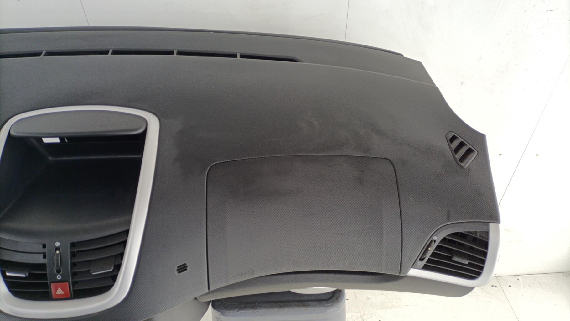 Tableau de bord PEUGEOT 206+ Diesel - 1