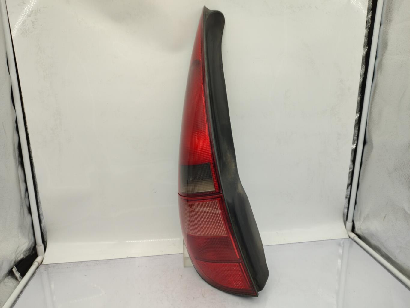Fanale posteriore principale sinistro (luci) RENAULT LAGUNA 1 PHASE 2 BREAK Diésel - 1