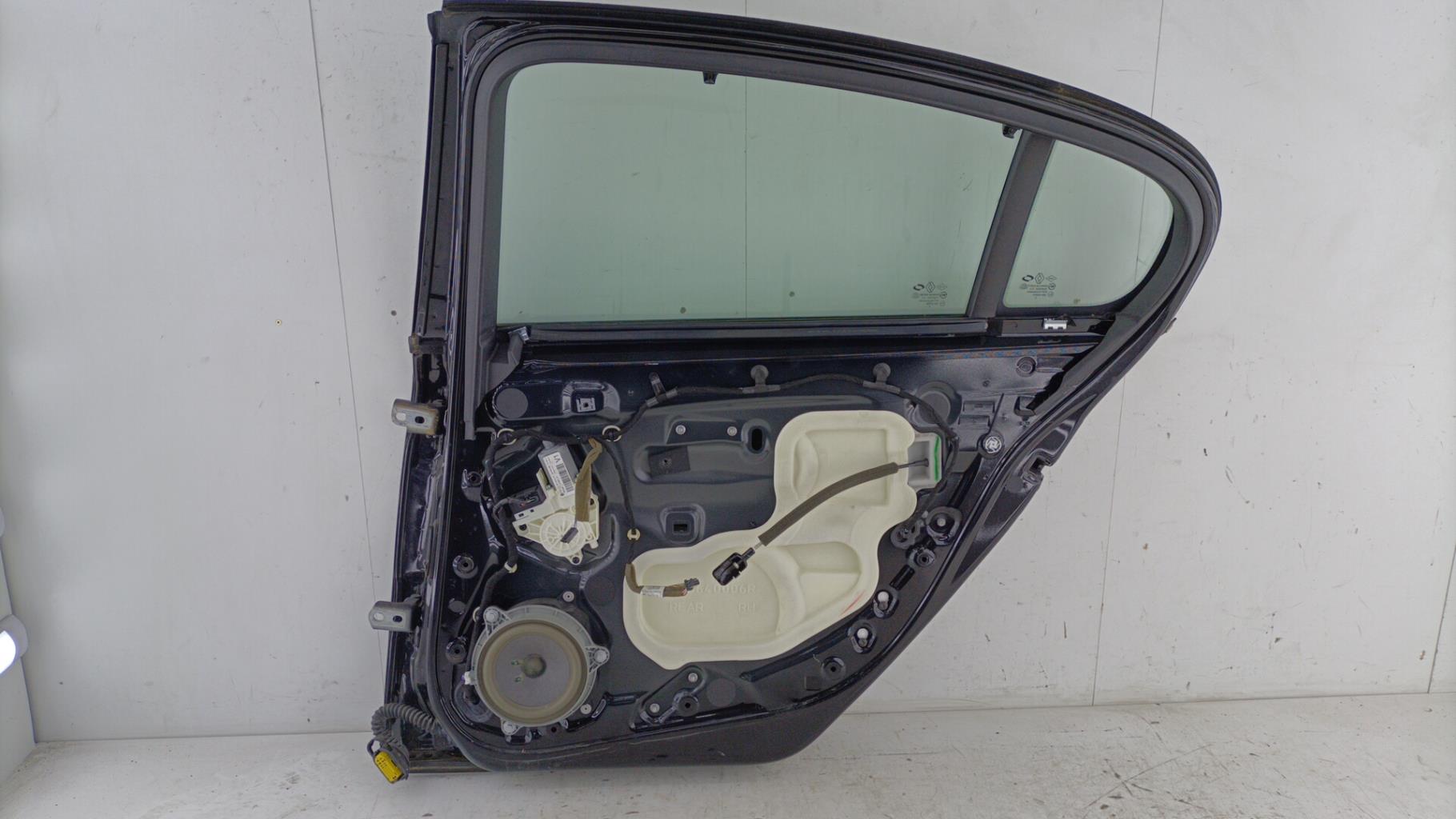 Puerta trasera derecha RENAULT LATITUDE Diésel - 1