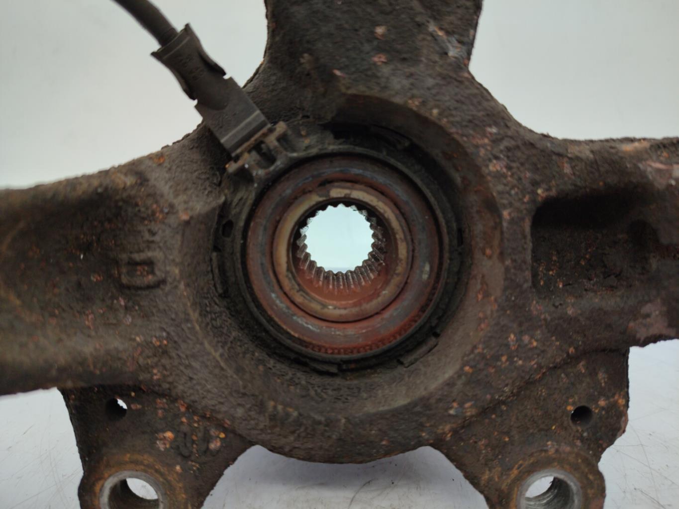 Fusee avant droit RENAULT CLIO 3 PHASE 1 Diesel - 1