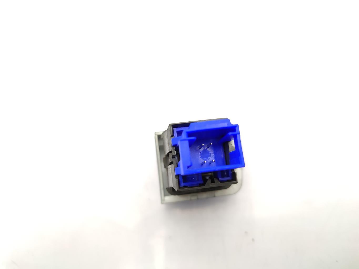 Bouton de warning PEUGEOT 208 1 PHASE 1 Essence - 1