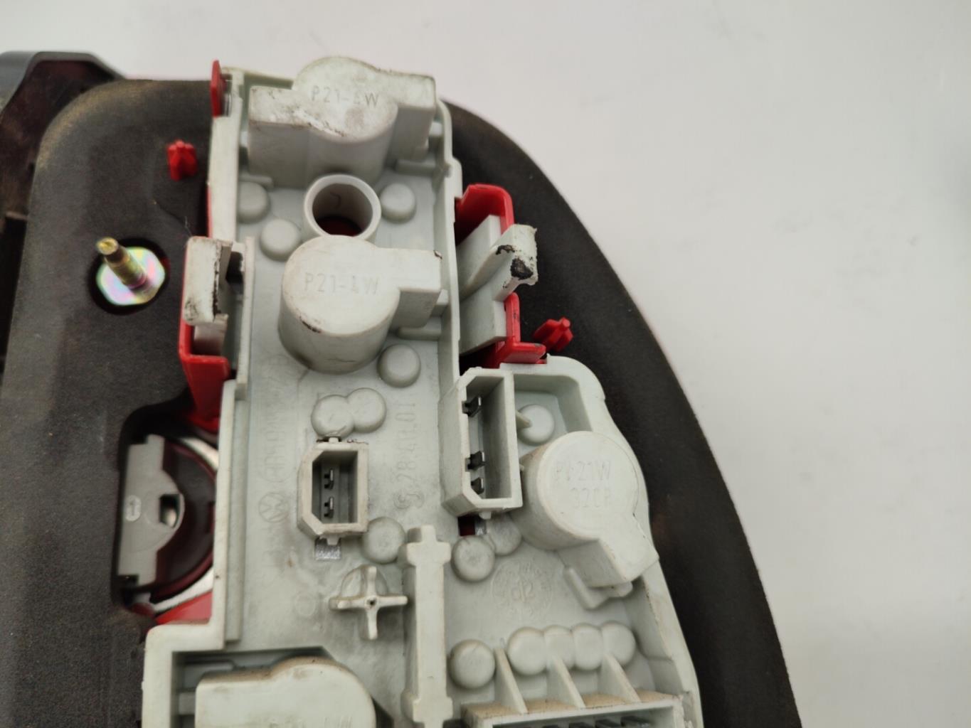 Fanale posteriore principale sinistro (luci) VOLKSWAGEN PASSAT 4 PHASE 2 Diésel - 1