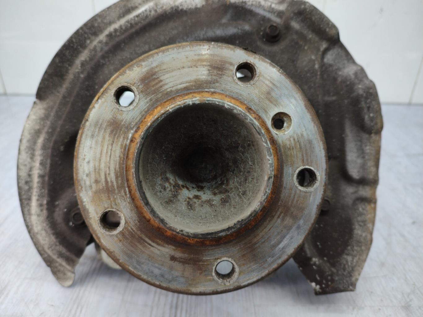 Fusee avant droit BMW SERIE 1 E87 PHASE 1 Diesel - 1