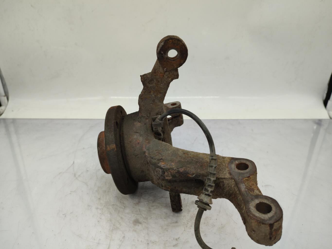 Fusee avant droit RENAULT CLIO 3 PHASE 1 Diesel - 1