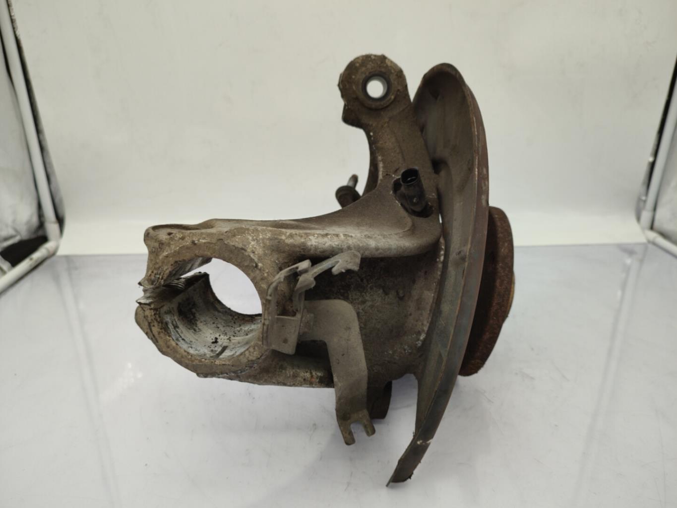 Fusee avant gauche VOLKSWAGEN PASSAT 5 Diesel - 1
