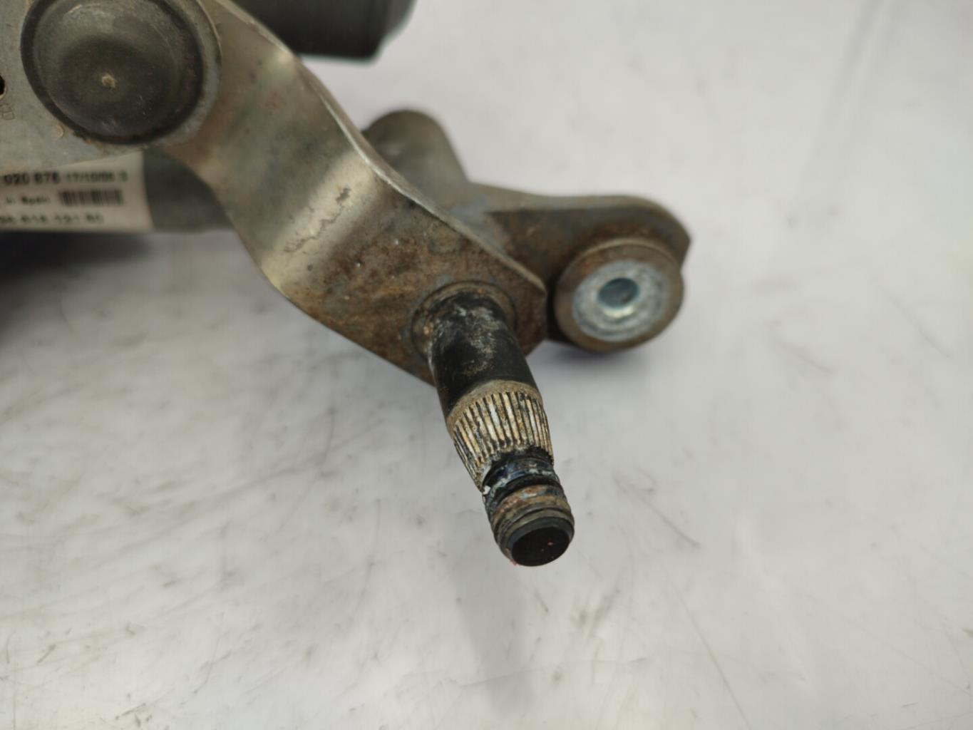 Motore tergicristallo anteriore sinistro PEUGEOT 407 PHASE 1 BREAK Diésel - 1