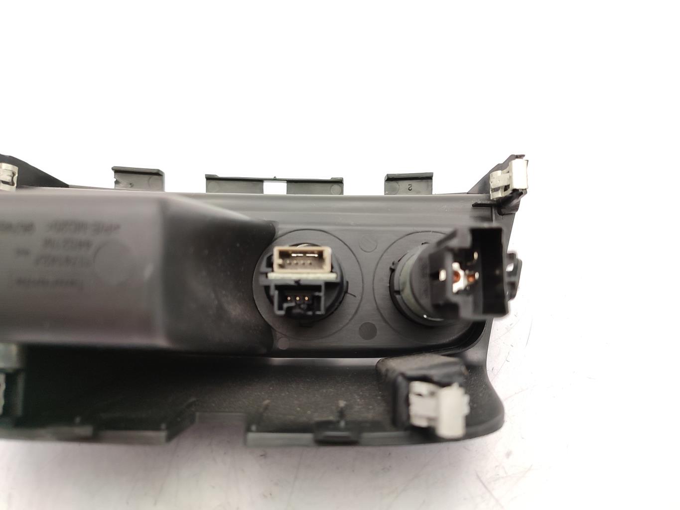 Presa porta USB PEUGEOT 208 1 PHASE 1 Gasolina - 1