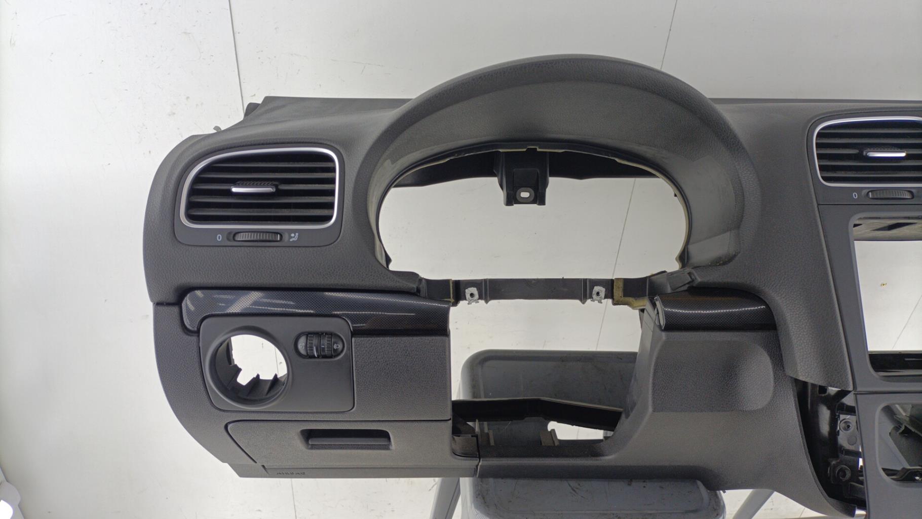 Tableau de bord VOLKSWAGEN GOLF 6 Diesel - 1