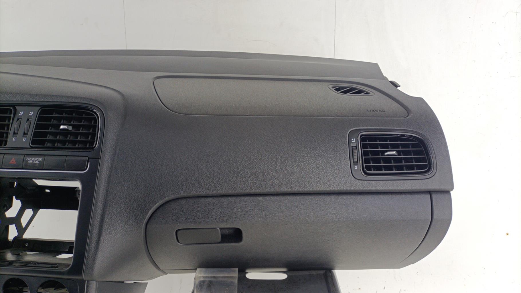 Tableau de bord VOLKSWAGEN POLO 5 PHASE 1 Diesel - 1