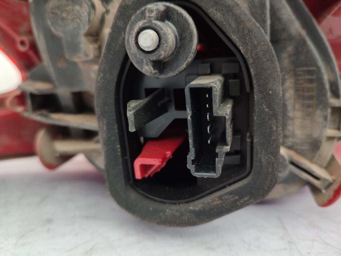 Fanale posteriore principale destro (luci) PEUGEOT 208 1 PHASE 1 Gasolina - 1