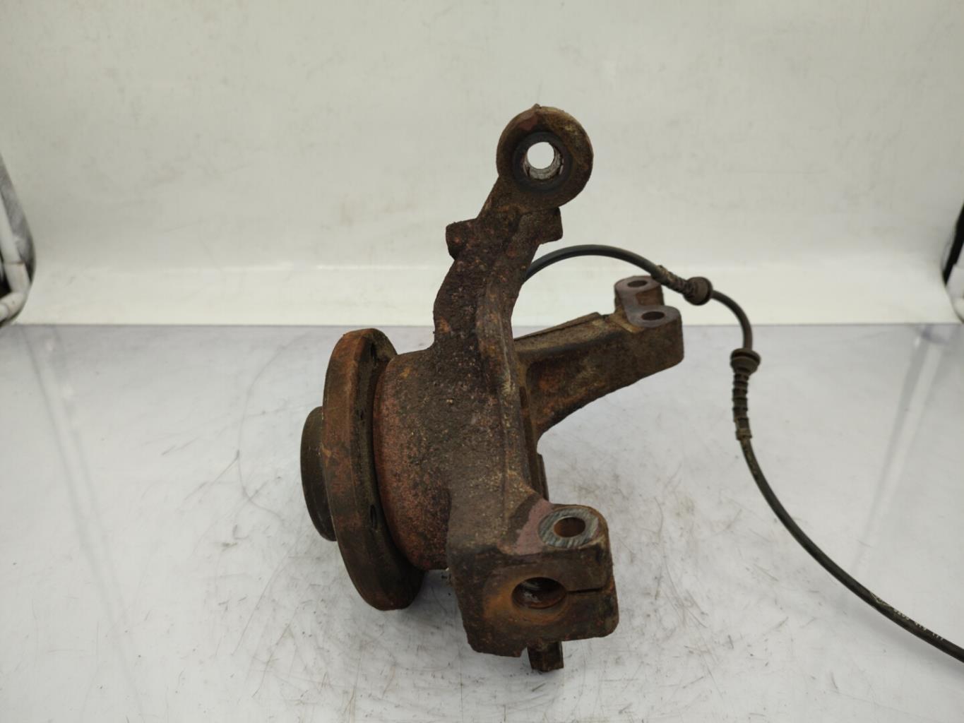 Fusee avant gauche RENAULT CLIO 3 PHASE 1 Diesel - 1